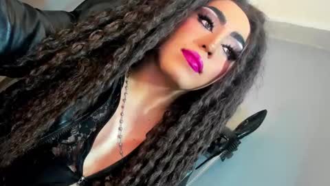 Snapshot of yourfiercemistress chatting on December 1, 10:37 pm not into STINGY and CHEAP people online show from December 1, 10:37 pm