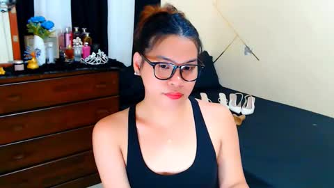 yourgoddesscruella online show from March 14, 6:52 am