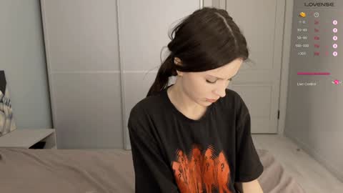 Snapshot of yourher0in chatting on December 14, 11:18 am Aida online show from December 14, 11:18 am