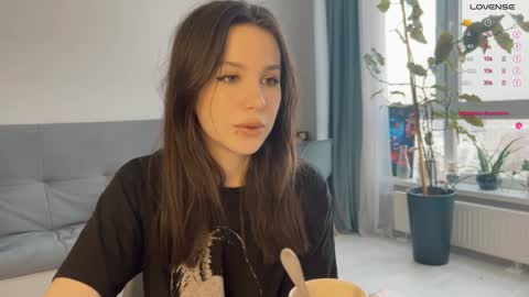 Snapshot of yourher0in chatting on December 19, 5:18 am Aida online show from December 19, 5:18 am