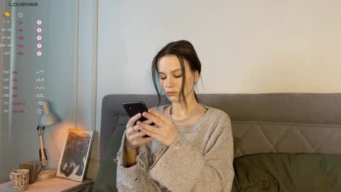 Snapshot of yourher0in chatting on December 24, 8:44 am Aida online show from December 24, 8:44 am