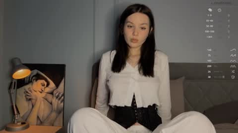 Snapshot of yourher0in chatting on January 19, 9:44 am Aida online show from January 19, 9:44 am