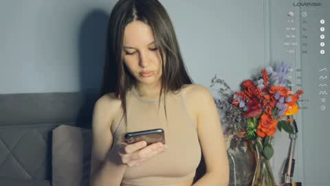 Snapshot of yourher0in chatting on February 4, 3:26 pm Aida online show from February 4, 3:26 pm