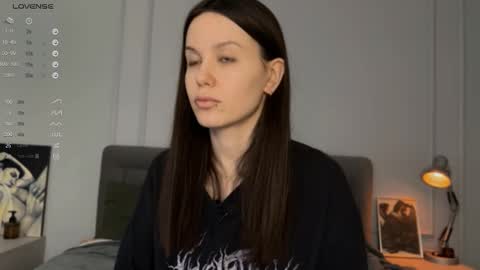 Snapshot of yourher0in chatting on February 25, 12:13 pm Aida online show from February 25, 12:13 pm