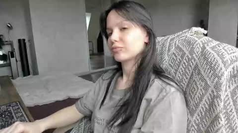 Snapshot of yourher0in chatting on October 3, 7:49 am Aida online show from October 3, 7:49 am