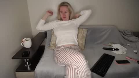 Iamyourdream online show from March 15, 1:28 pm