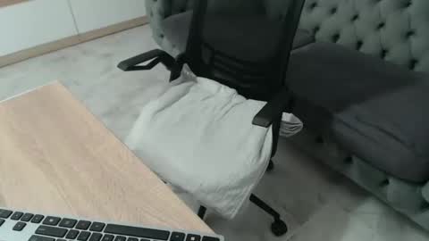 yourlilsin online show from March 19, 6:01 pm