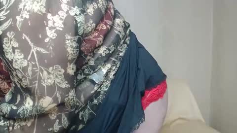 Snapshot of yourmilf4love chatting on October 1, 3:51 pm lANA online show from October 1, 3:51 pm