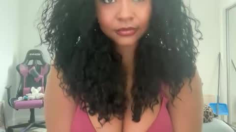 Snapshot of yourmommysilk chatting on January 15, 8:56 pm YOURMOMMY online show from January 15, 8:56 pm