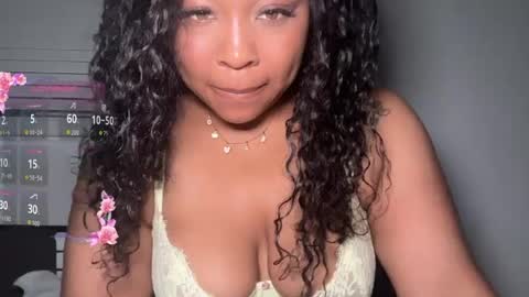 Snapshot of yourmommysilk chatting on June 20, 11:13 am YOURMOMMY online show from June 20, 11:13 am