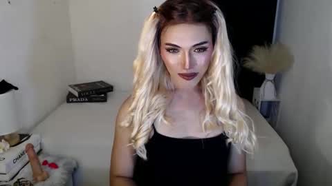 TIFFANY SUCKING QUEEN online show from April 30, 7:36 am