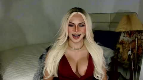 Snapshot of yournightmare_chloe chatting on December 5, 2:03 pm Chloe online show from December 5, 2:03 pm