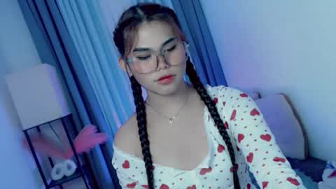 yourprettyblythe_ts online show from March 11, 9:37 am