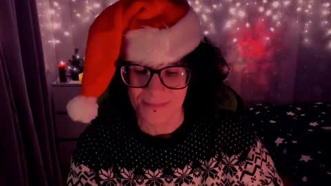 Snapshot of yourscosmic chatting on December 21, 10:30 pm Yours Cosmic online show from December 21, 10:30 pm