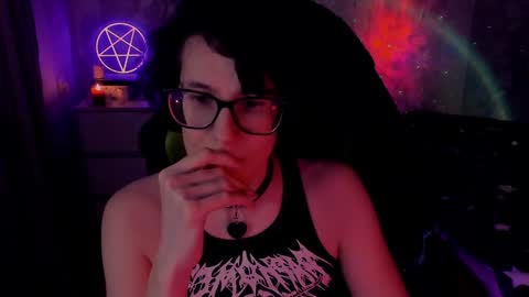 Snapshot of yourscosmic chatting on February 4, 9:41 pm Yours Cosmic online show from February 4, 9:41 pm