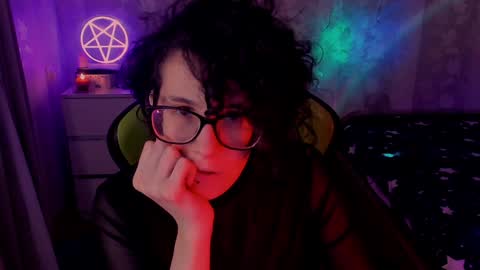 Snapshot of yourscosmic chatting on February 5, 10:22 pm Yours Cosmic online show from February 5, 10:22 pm