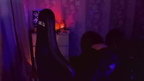 Snapshot of yourscosmic chatting on November 3, 11:11 am Yours Cosmic online show from November 3, 11:11 am