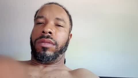 yoursexydaddy8181 online show from June 13, 2:26 pm