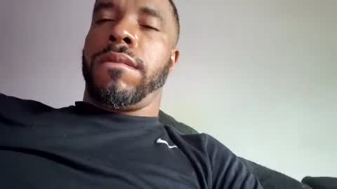 yoursexydaddy8181 online show from June 18, 4:00 pm