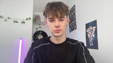 yoursweetyguy online show from April 2, 11:41 am