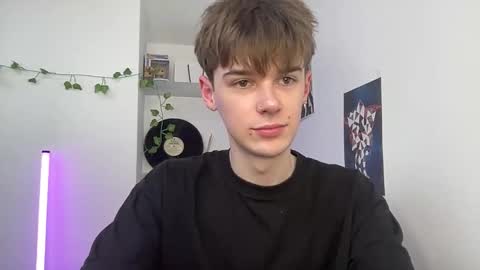 yoursweetyguy online show from April 15, 2:13 pm