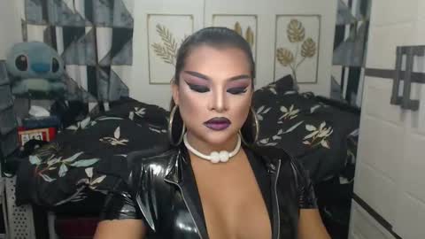 Snapshot of yourtrannyqueenxxx chatting on September 12, 10:21 pm Anastacia Grey online show from September 12, 10:21 pm