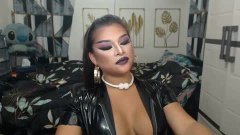 Snapshot of yourtrannyqueenxxx chatting on September 17, 11:17 pm Anastacia Grey online show from September 17, 11:17 pm