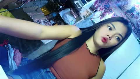 Snapshot of yourwife_material chatting on March 18, 2:04 am angela online show from March 18, 2:04 am