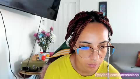 elizabeth  ju   online show from May 1, 12:21 pm