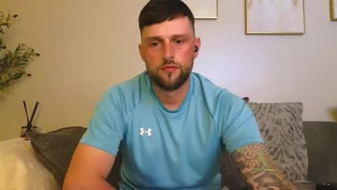 youzername2 online show from April 11, 11:42 pm