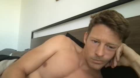 yoyoyo1221 online show from April 14, 11:00 pm