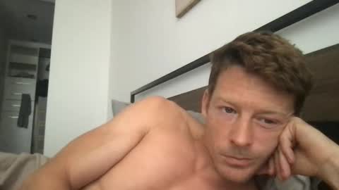 yoyoyo1221 online show from April 16, 2:12 am