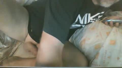 Yoyozee online show from December 4, 5:55 pm