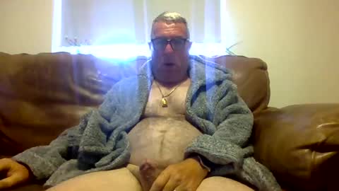 Snapshot of yragbew chatting on June 28, 4:29 am Daddiesgirl online show from June 28, 4:29 am