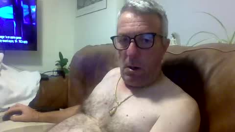 Snapshot of yragbew chatting on July 18, 2:49 am Daddiesgirl online show from July 18, 2:49 am