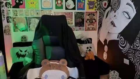    rawr   Anne Independent model      online show from October 17, 7:05 pm