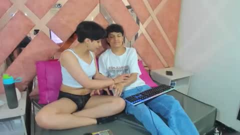 Snapshot of yui_and_rin_ chatting on November 28, 2:14 am Yui Rin online show from November 28, 2:14 am