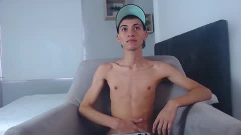 yulian_vasquez online show from February 17, 12:05 pm