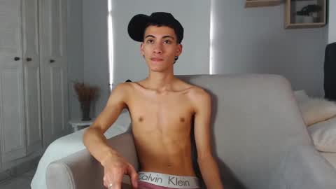 yulian_vasquez online show from March 8, 6:16 pm