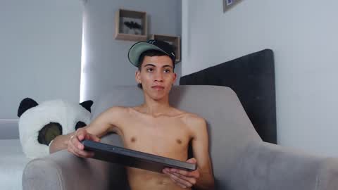 yulian_vasquez online show from March 9, 3:16 pm