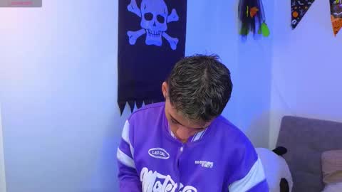 yulian_vasquez online show from October 22, 12:27 pm