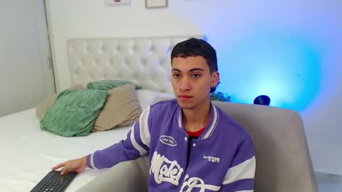 yulian_vasquez online show from February 14, 12:35 pm