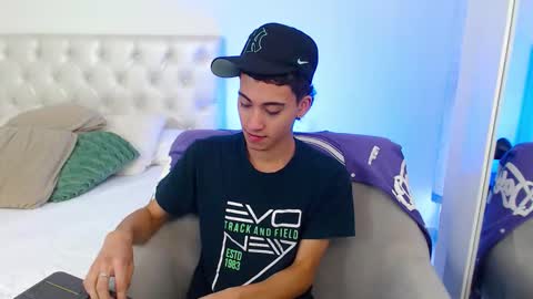 yulian_vasquez online show from February 17, 7:20 pm