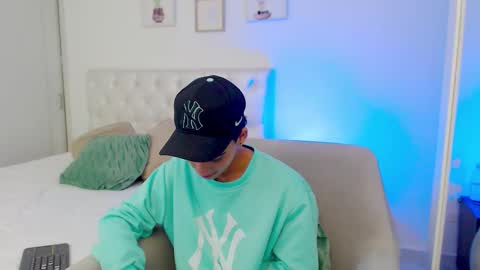 yulian_vasquez online show from February 26, 7:24 pm