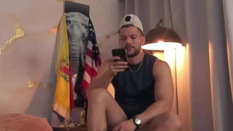 Snapshot of yulianpereira25 chatting on January 10, 1:29 am yulian 2811 online show from January 10, 1:29 am