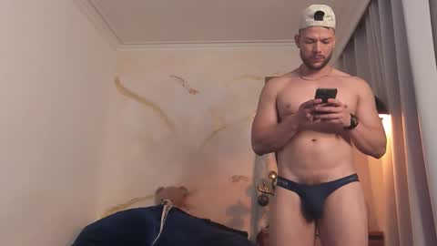 Snapshot of yulianpereira25 chatting on March 5, 1:34 am yulian 2811 online show from March 5, 1:34 am