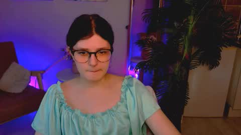 Yumi online show from March 5, 2:24 pm