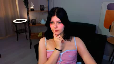 Yumi online show from March 14, 1:49 pm