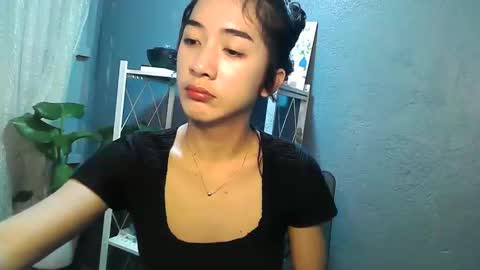 Snapshot of yumi_18 chatting on November 27, 8:27 am yumi_18 online show from November 27, 8:27 am