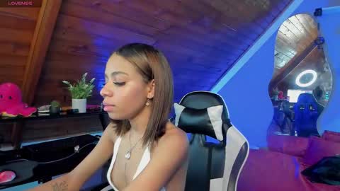 Snapshot of yumi_hanna chatting on December 15, 2:49 am yumi_hanna online show from December 15, 2:49 am